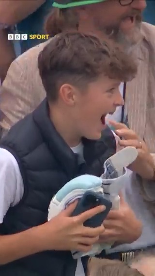 Joe Root made this young cricket fan's day ❤️🥹 #BBCCricket #ENGvSA