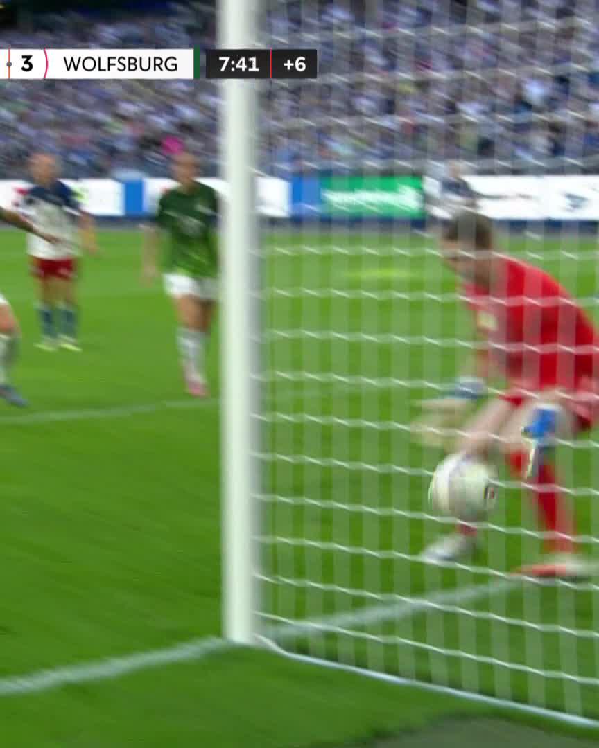 😱 SHEER HOPE GETS THE BALL OVER THE LINE And it's a stoppage time equalizer for Hamburger SV, who come back from 2 goals down against Wolfsburg! Watch the Frauen Bundesliga live for free on #DieLiga