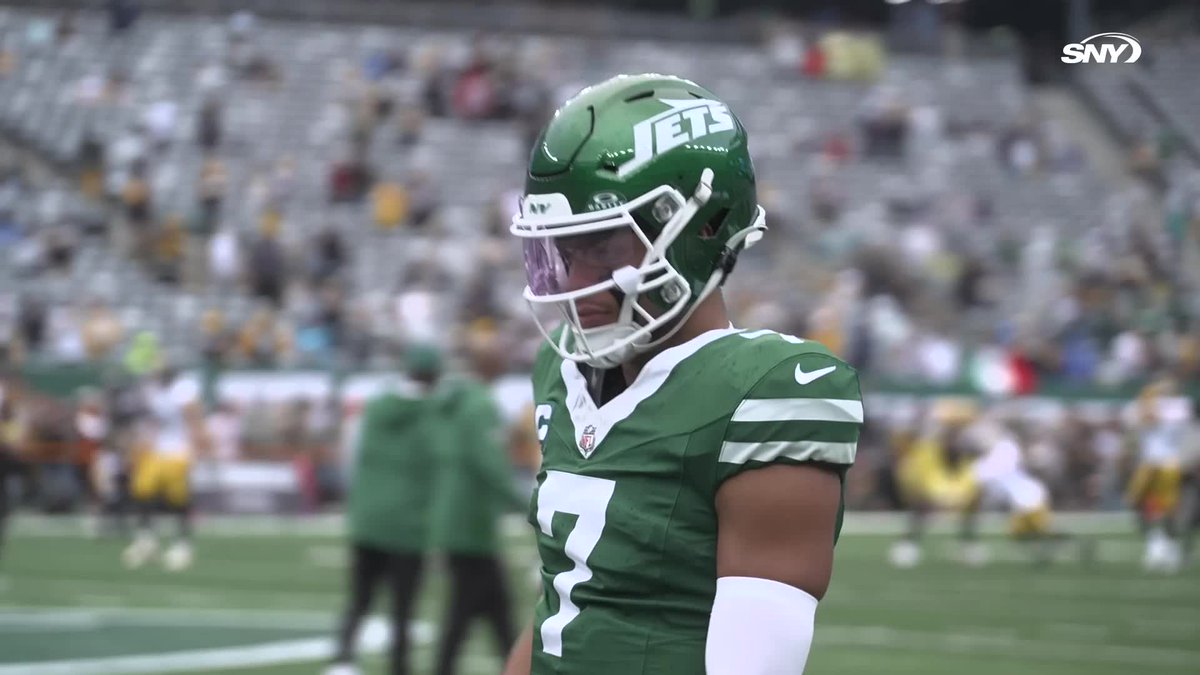 Justin Fields gets some throws in ahead of this afternoon's season opener