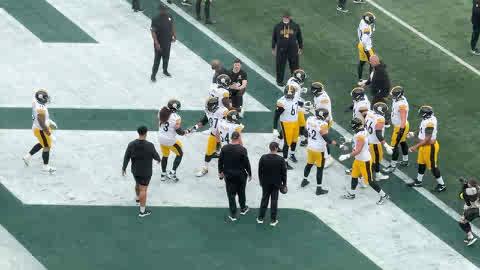 Cam Heyward still has the respect of his teammates. Motivating them before kickoff. Do Steelers fans still love him?
