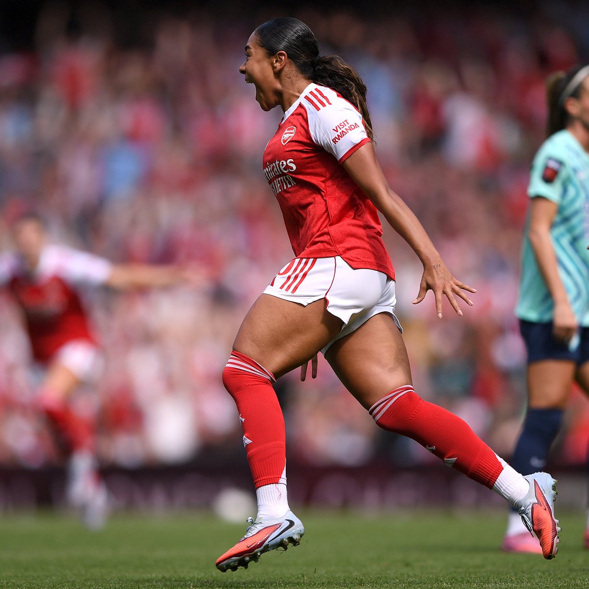 A statement debut goal for Olivia Smith 😮‍💨🚀
