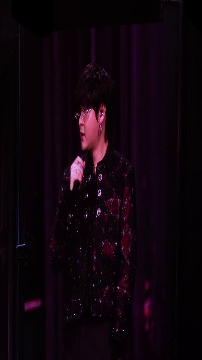 #NONTTANONT #JeffSatur #thetoys #NONTEP03_สุรุ่ยสุร่ายCONCERT #NONTEP03_DAY3 นนท์ให้ทอยพูดส่งเข้าโชว์ถัดไป ละทอยบอกโดนมา 2 วันแล้ว คนอื่นบ้างได้มั้ย J : มันมีอยู่ 3 คน มึงจะเอาไรอะ N : มึงอย่าตีกัน เราเหลือกันแค่นี้แล้ว J : เพลงสุดท้ายที่เราจะสั่งลากันในวันนี้ N : พรุ่งนี้มีอีกรอบนึง J : สำหรับวันนี้ไงมึง เค้าอาจจะไม่ได้มาพรุ่งนี้ก็ได้ N : มึงตายไปก่อนเลยนะ กูยังไม่รีบ T : เดี๋ยวกูพูดเอง 555555555656665555555555555665555
