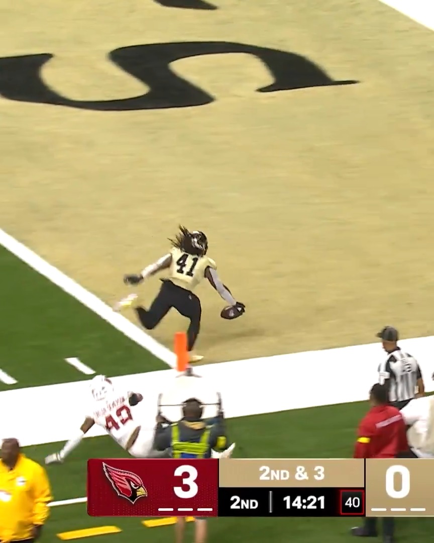 .Alvin Kamara makes it look too easy. DraftKings Sportsbook ๐ป AZvsNO on CBS/Paramount+