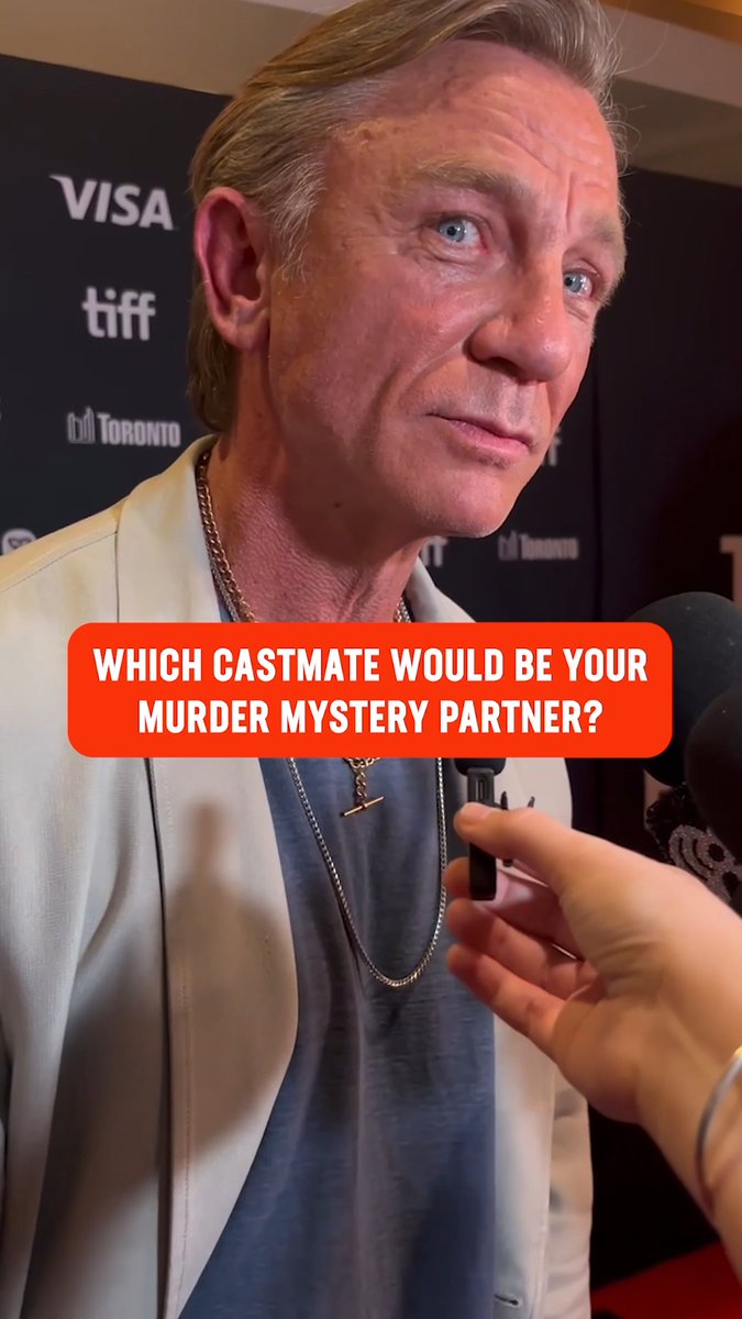 #WakeUpDeadMan stars Daniel Craig and Daryl McCormack pick the castmate they'd want to team up with to solve a murder mystery.