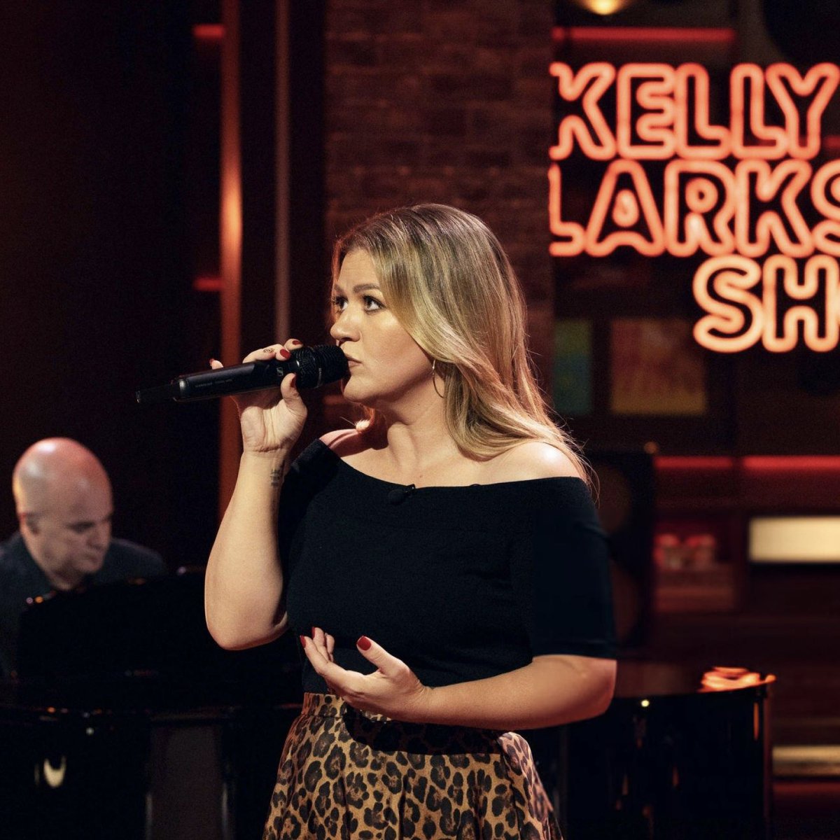 Kelly Clarkson’s belting range is beyond INSANE 😭