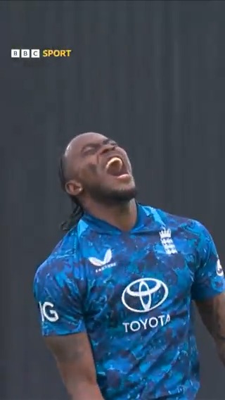 🗣 "It's a terrific display of fast bowling!" 🔥 🎥 Watch the very best of Jofra Archer against South Africa in the third ODI 😮💨 #BBCCricket #ENGvSA