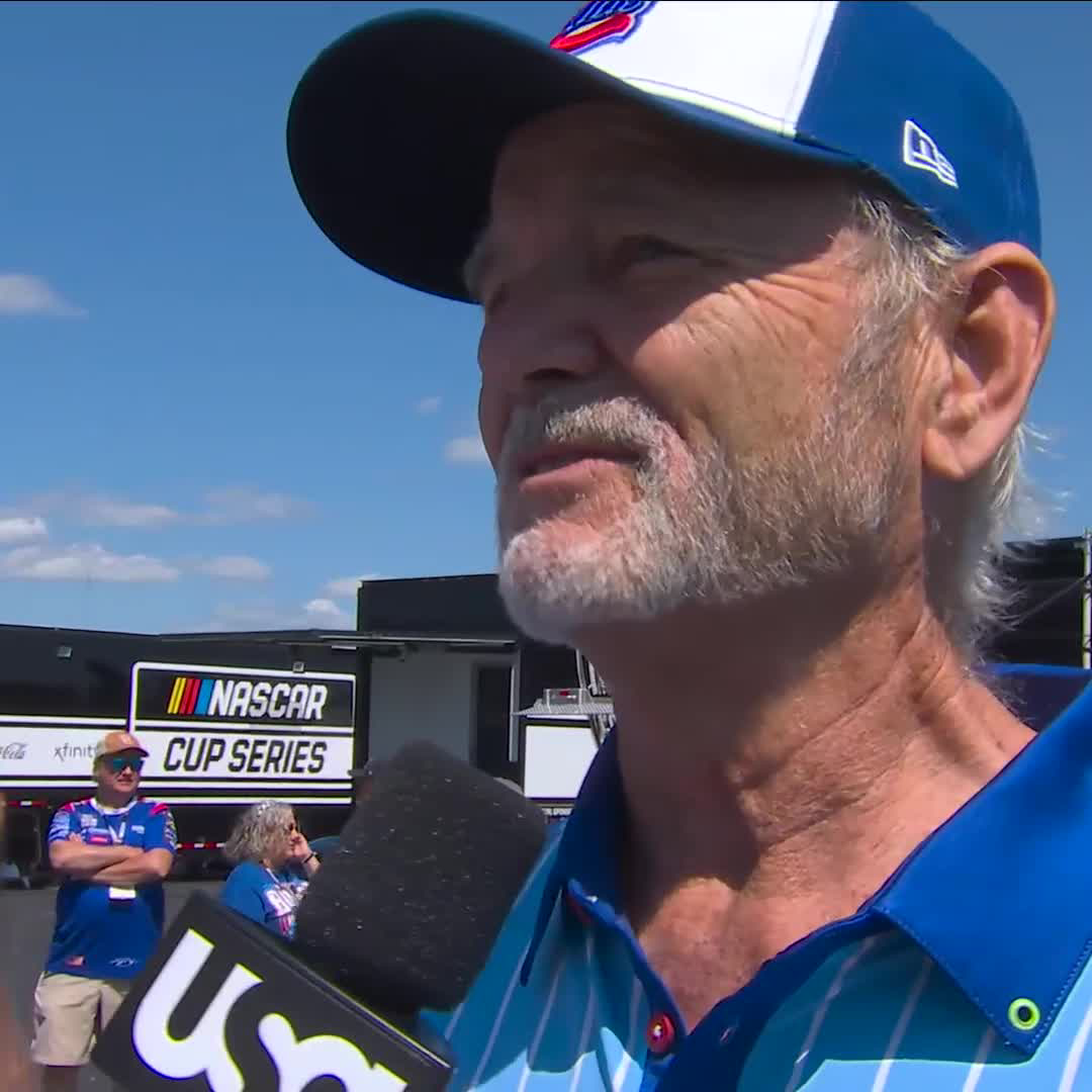 Yes, Bill. It's LIVE ... ... and it's SUNDAY. 😂😂😂😂😂