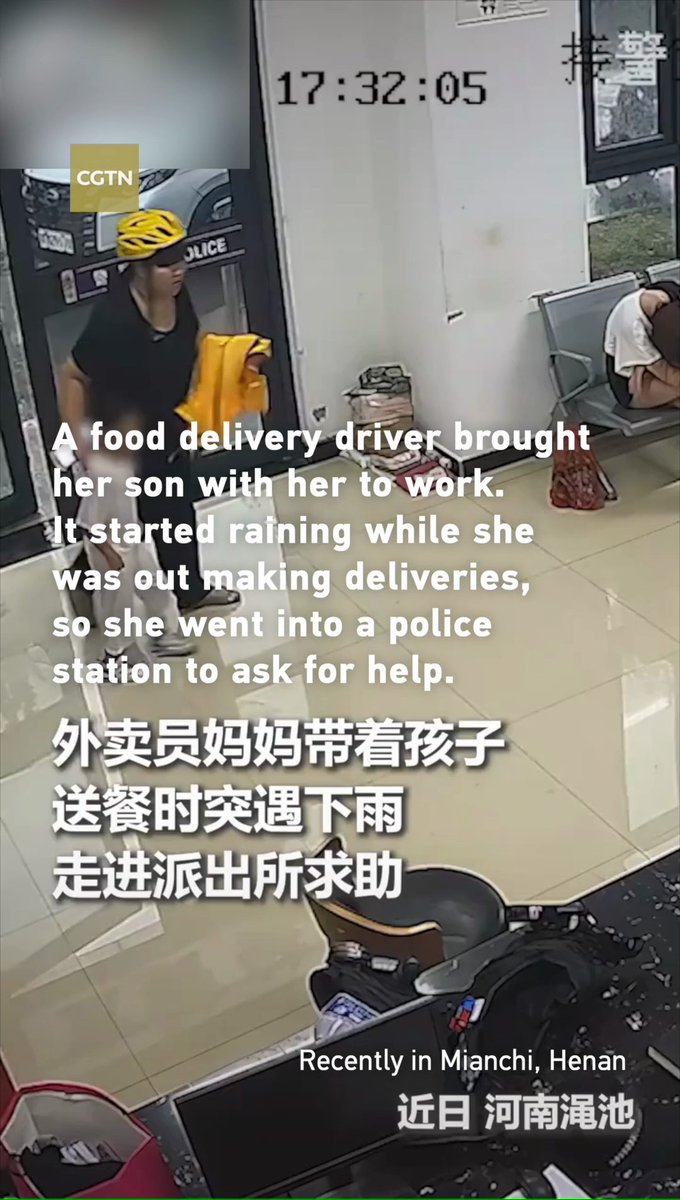 أم صينية تعمل في توصيل الطعام تترك ابنها في مركز الشرطة أثناء هطول أمطار غزيرة؛ فجففت الشرطة ملابسه المبللة، وبدلت ملابسه، وتركته ينام، ثم أعادته إلى والدته عندما عادت