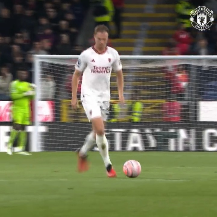 When Johnny Evans and Bruno recreated that Rooney and Van Persie Iconic goal