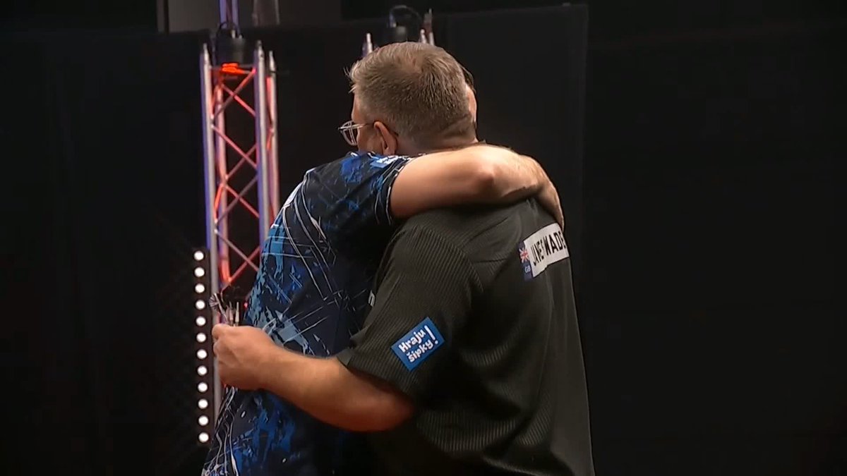 HUMPHRIES RACES INTO THE FINAL! Luke Humphries is just one game away from retaining his crown in Prague, as the world number one thrashes James Wade 7-1! 📺 #ET11