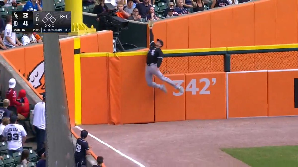 WHAT A CATCH BY WILL ROBERTSON TO ROB A HOMER!