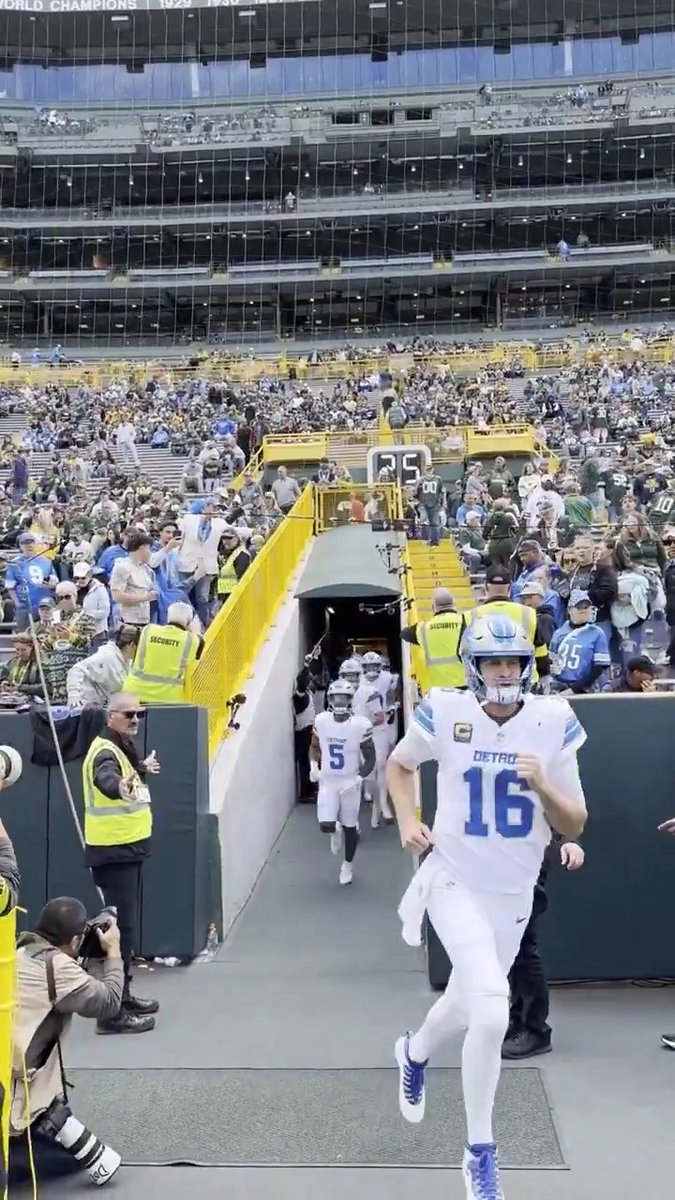 The defending NFC North champs take the field 🦁 Detroit Lions DETvsGB– 4:25pm ET on CBS/Paramount+