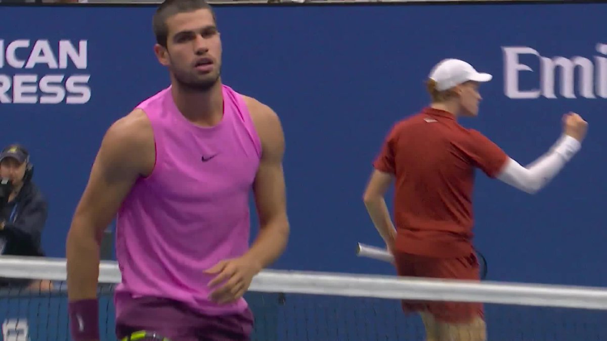 Jannik Sinner is on the charge in the second set!