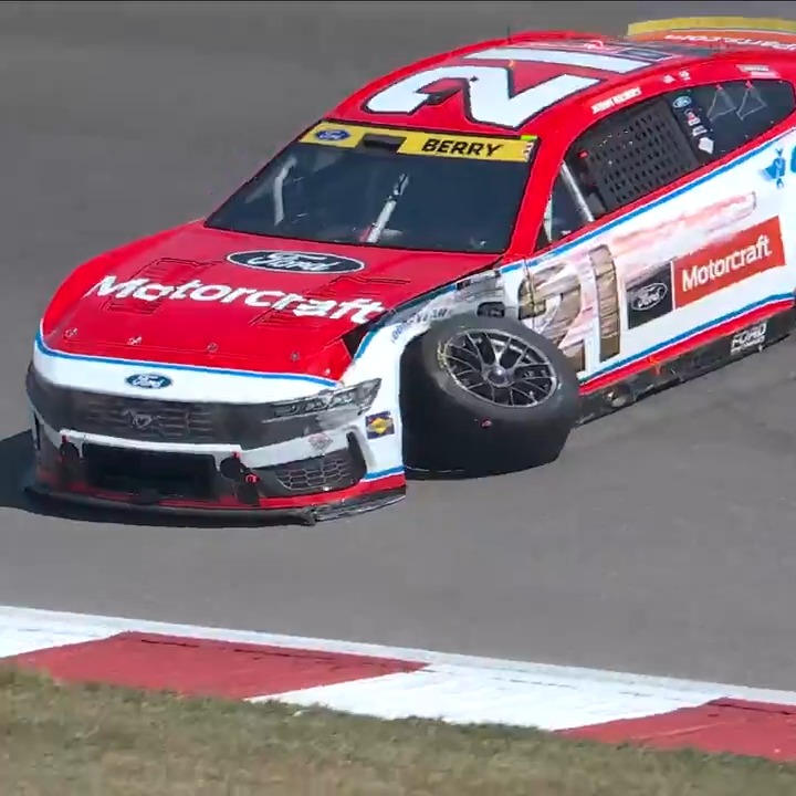 Heavy contact for Josh Berry! A major setback for the Wood Brothers Racing machine in the #NASCARPlayoffs!