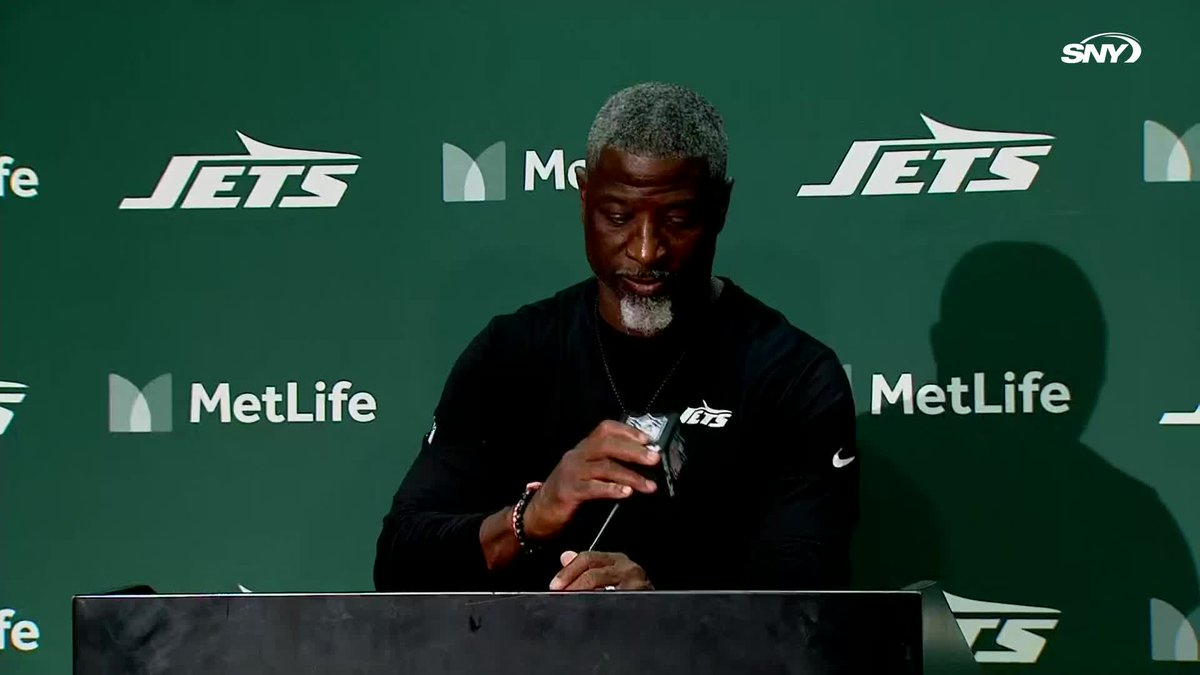 "Exciting game, but I am not into moral victories" Aaron Glenn gives his opening thoughts after the Jets fall to the Steelers 34-32: