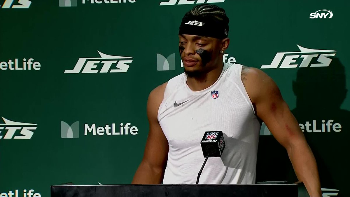 "I'm just calling it what it is. They acquired all these guys in the offseason, future Hall of Famers on that side of the ball, and we put up 32." Justin Fields on what he meant by saying he doesn't think a lot of people expected the Jets "to come out like that" today: