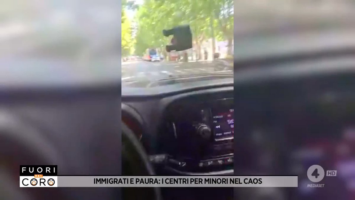 Francesco è il papà di un ragazzo di 17 anni accoltellato da un tunisino ospite di un centro di accoglienza per minori stranieri non accompagnati. Il tunisino è tutt'ora a piede libero e lui, Francesco, ha deciso di cercare l'aggressore e farsi giustizia da solo. #Fuoridalcoro