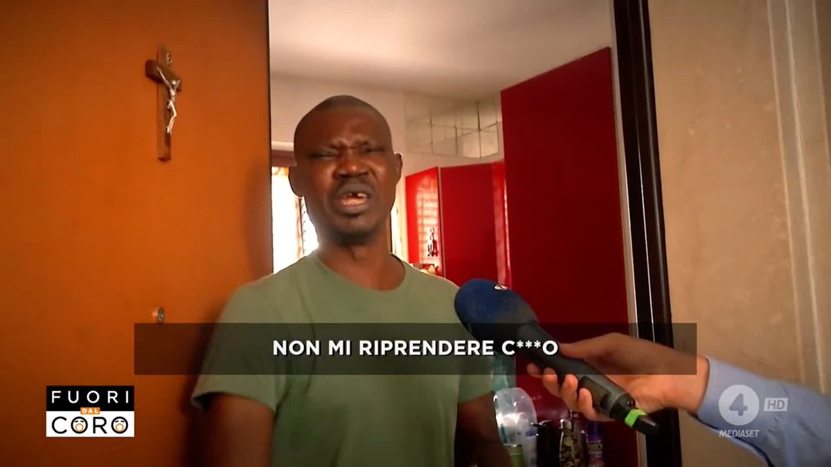Frank, il nigeriano che con la sorella Loretta occupa abusivamente la casa di Marianna a #Monza, nonostante una convalida di sfratto del 30 gennaio. Il debito totale ammonta a 10.000 euro e la proprietaria Marianna è disperata. #Fuoridalcoro Gianluca Torti