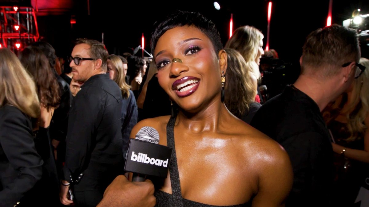 .Celestial being breaks down her VMAs look on the red carpet with Billboard News ✨