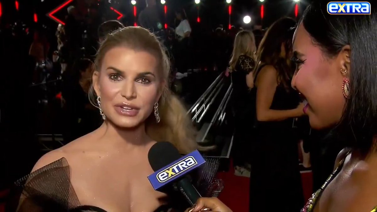 Jessica Simpson on "empowering" return to the #VMAs and ger "heartfelt" new music. Plus, she raves over Video Vanguard honoree Mariah Carey! ❤️🎶