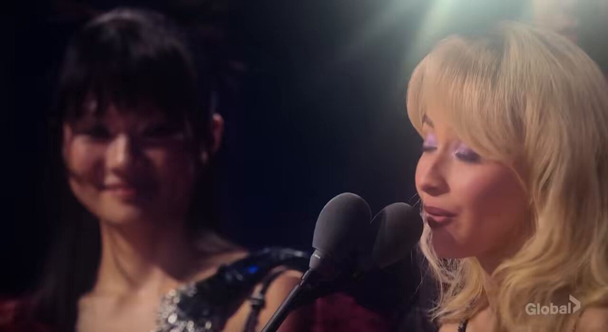 sabrina stays making the most funny jokes about her old album #vmas
