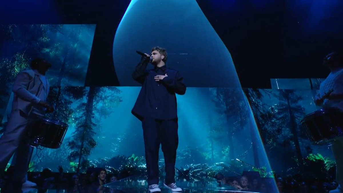 Alex Warren performing "Eternity" and "Ordinary" at the 2025 VMAs ☀️ Alex Warren