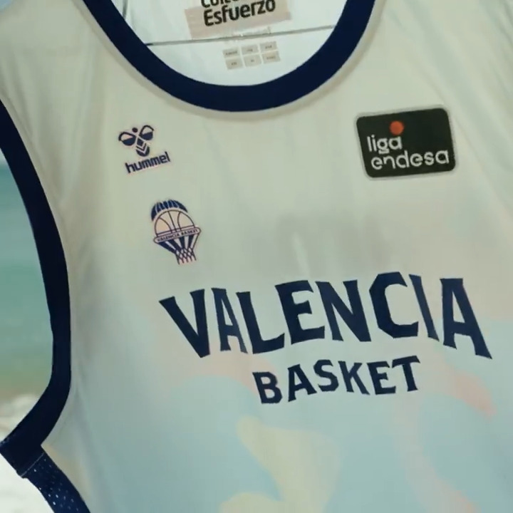 🤍🩵 𝐓𝐞𝐫𝐜𝐞𝐫𝐚 𝐞𝐪𝐮𝐢𝐩𝐚𝐜𝐢𝐨́ Cas 👉 Valencia Basket y hummel ES-PT lanzan la tercera equipación 25-26 Val 👉 Valencia Basket i hummel llancen el tercer equipament 25-26 Eng 👉