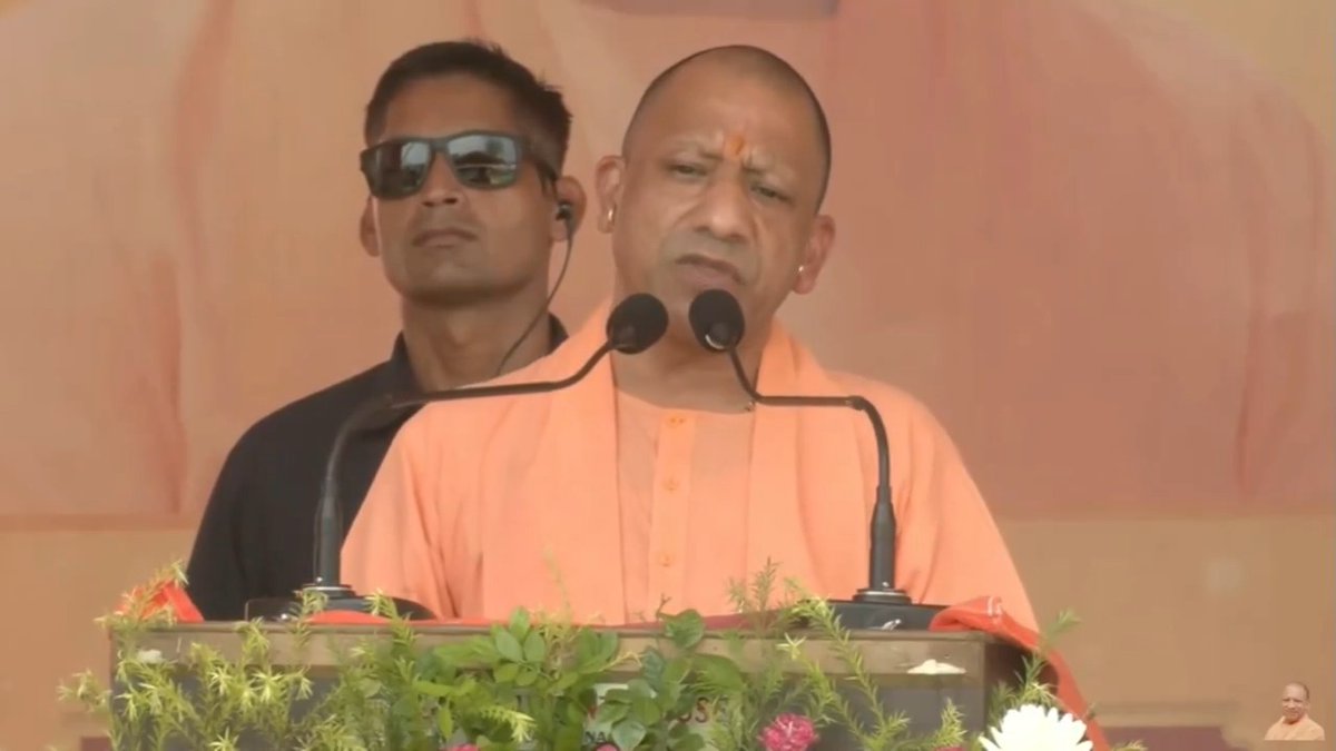 जो सामग्री हम उत्तर प्रदेश में वितरित करते हैं, उसी सामग्री को ही आज 48 ट्रकों के माध्यम से हम उत्तराखण्ड, हिमाचल और पंजाब के अपने बहन-भाइयों के लिए उपलब्ध करवा रहे हैं…