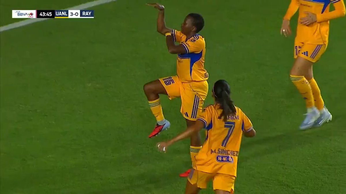 ๐ง๐๐๐ ๐๐ ๐๐ฆ ๐๐๐๐ โฝ๏ธโฝ๏ธ GIRLS DONโT DO THAT is back to playing for Tigres and scored a brace in their 4-0 over Rayadas last night. ๐ฅ Club Tigres Femenil ๐ฏ