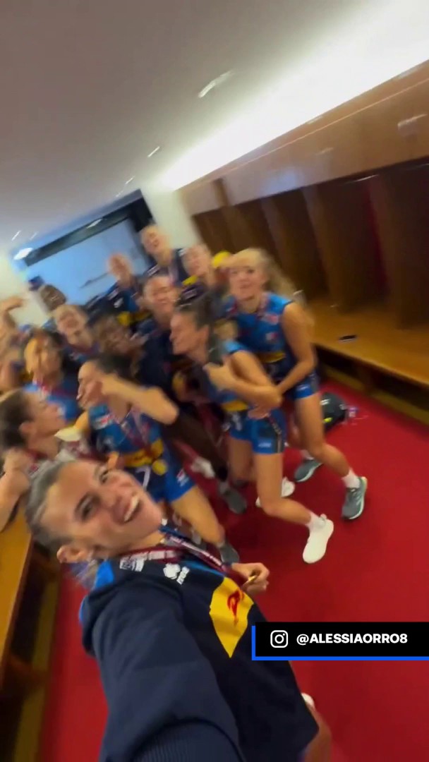 Come si fa a non amare le nostre campionesse del Mondo!? 😍😍😍😍😍 📹 alessiaorro8/ IG