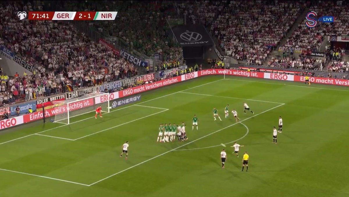 🎙️: “Joshua Kimmich sana frikikte ne dedi?” 🗣️ Florian Wirtz: “Açıkçası hiç bilmiyorum.”
