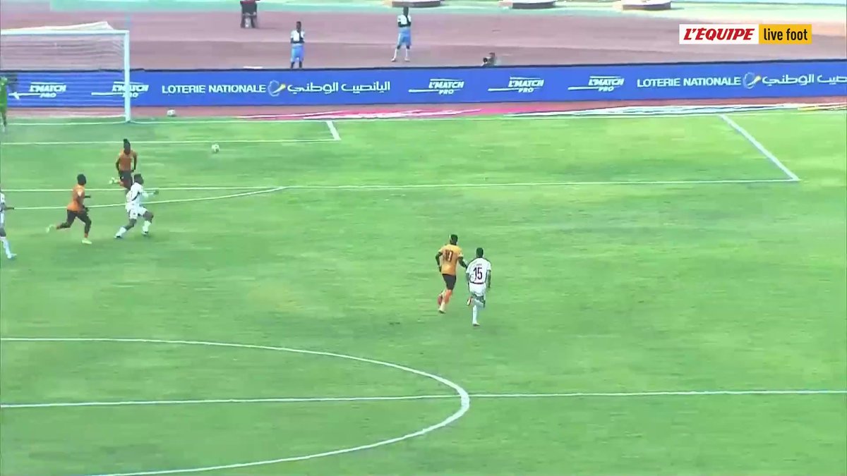 🇿🇲-🇲🇦 OOOOH le but exceptionnel d'Hamza Igamane ! Il permet au Maroc de faire le break face à la Zambie dès le retour des vestiaires #lequipeFOOT Suivez le match en direct ➡️