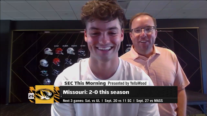 "I'm the dorkiest guy in college football and I embrace it." 😂 Coach Drink crashed Beau Pribula's interview 🐯 Mizzou Football