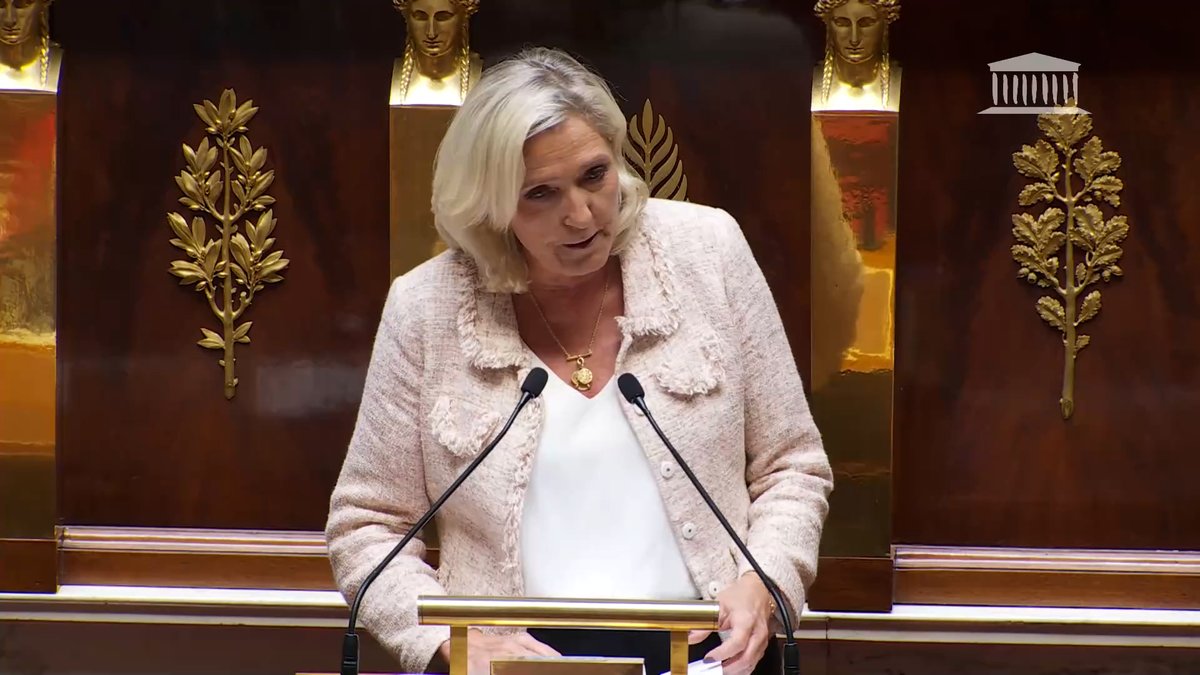 Je m’étonne que Monsieur Bayrou ait pu un instant croire que je pouvais lier ma décision de voter ou non la confiance à mon intérêt personnel. C’est mal connaître le Rassemblement national et c’est ignorer l’intensité de notre engagement exclusif au service de la France.