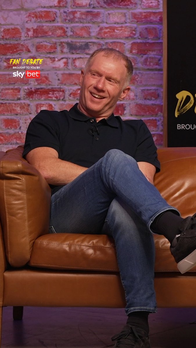 "He looks like he's playing with jeans on!" 😂 You just know Scholsey wasn’t letting that comment slide... 👀 The Fan Debate returns tomorrow! 🍿