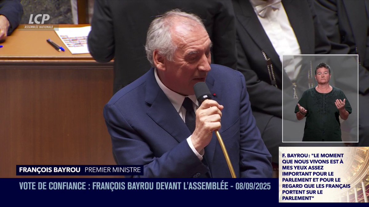 François @Bayrou "remercie" les membres de son gouvernement : "Pour le Premier ministre, ces neufs mois ont été des mois de profond bonheur (...) il n'y a pas eu une seule crise (...) on a montré une image républicaine, honorable et active." #DirectAN #VoteDeConfiance
