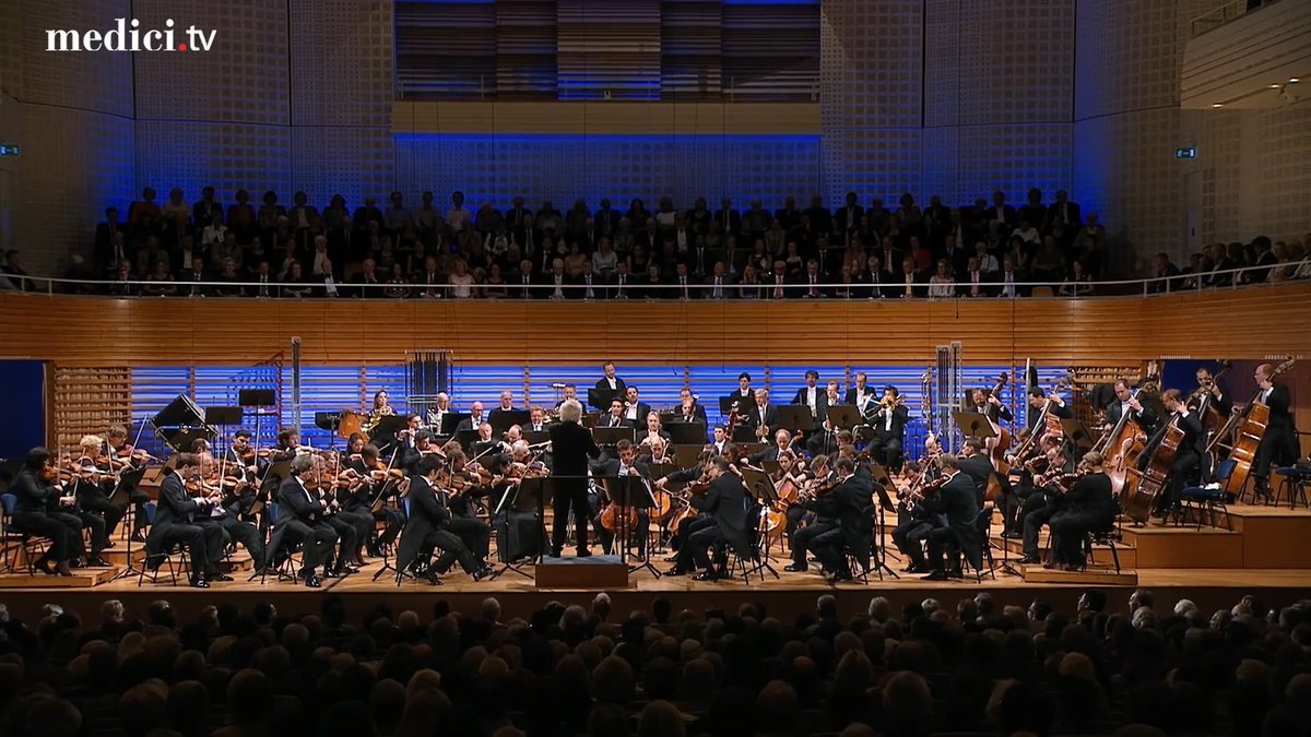 Today, Sir Simon Rattle celebrates his birthday! Let's wish him all the best in music by revisiting his rendition of Dvořák’s Slavonic Dances with the Berliner Philharmoniker at the 2016 edition of the Lucerne Festival!