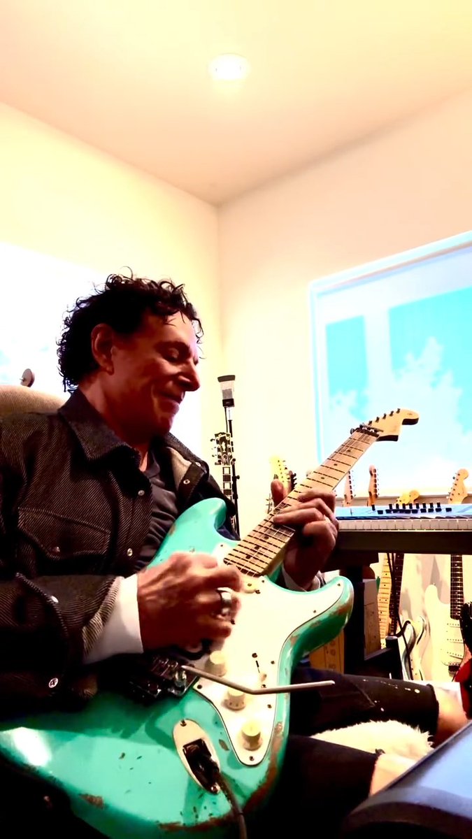 Make it sing Neal! 🙌 A little soaring improv with the legendary NEAL SCHON MUSIC