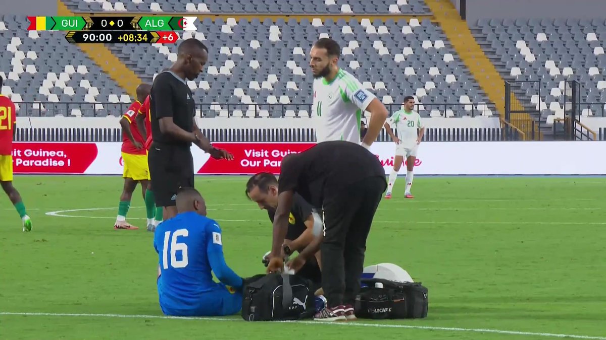 🇬🇳 - 🇩🇿 Fin de match un peu étrange entre la Guinée et l'Algérie, qui se quittent sur un score nul et vierge #lequipeFOOT