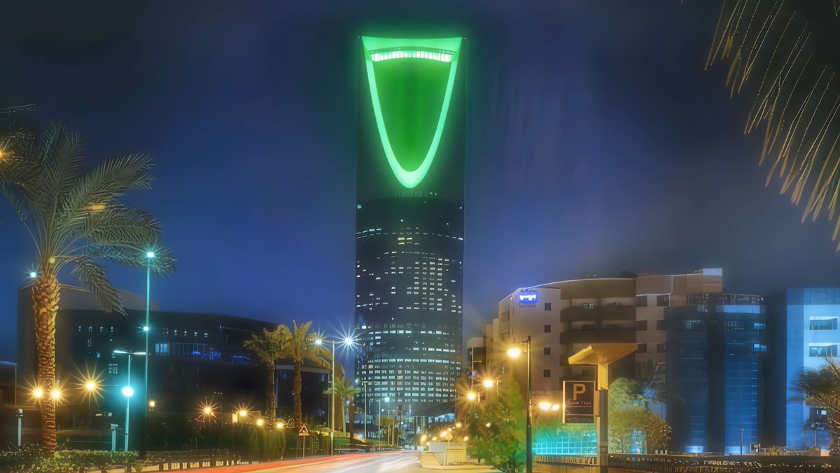 اليوم الوطني قرب.. والكشاف الأخضر اللي ينور مبناك من بعيد تقدر تستأجره من حراج وتحت هالتغريدة جمعنا لكم باقي الخدمات والمنتجات اللي تحتاجها باليوم الوطني
