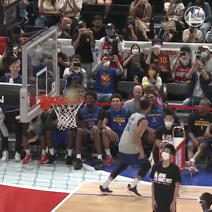 Remembering this no look three Stephen made in Japan back in 2022 👀👀👀