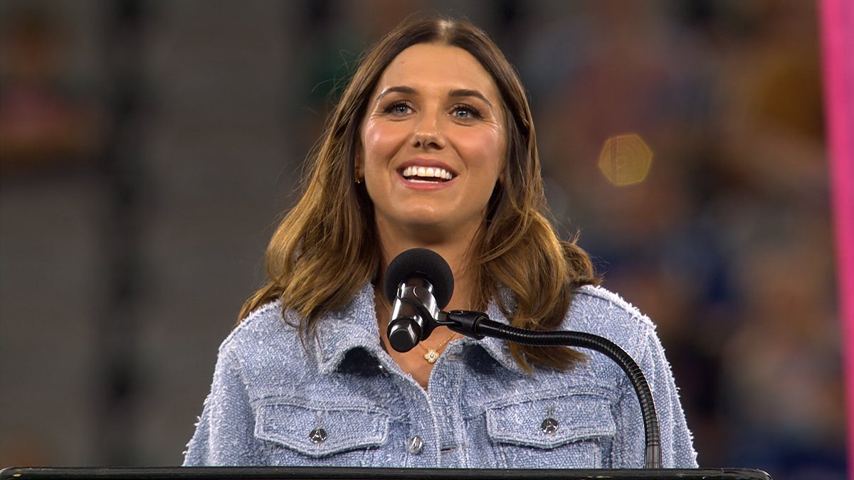 the full Alex Morgan jersey retirement ceremony 🐐