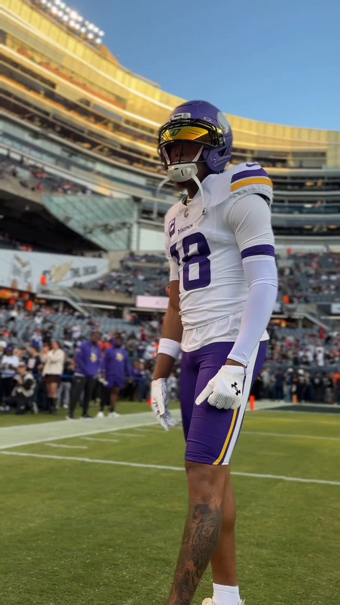 Justin Jefferson is rocking the custom 'JJ' visor 🔥 Watch Vikings-Bears on ABC, ESPN and the ESPN App ➡️