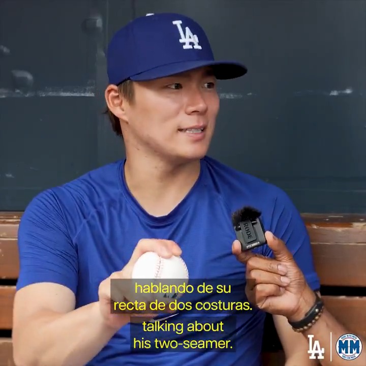Yoshinobu Yamamoto nos platica los tipos de lanzamientos y agarres de la pelota en Más con Mota. José Mota