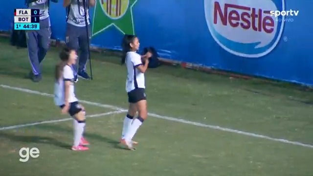 GOLAÇO! ⚽ Rebeca acerta um belo chute de fora da área e abre o placar pro Botafogo na final do Brasileiro Feminino Sub-20