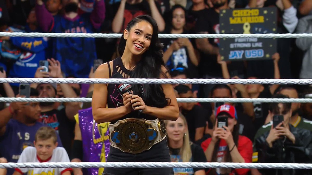 LET'S LIGHT IT UP! 🔊 AJ LEE HAS RETURNED TO MONDAY NIGHT RAW... ...with Becky Lynch's #ICTitle around her waist.