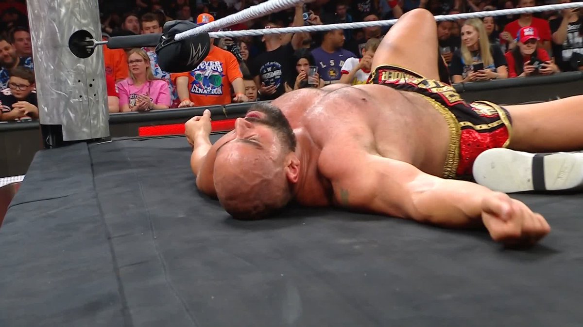 What are they doing here??? Penta vs. Rusev just became a 3 vs. 1! 😤