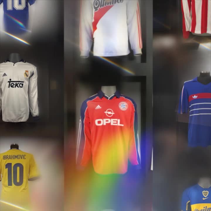 😉 Donde tus ídolos se convierten en eternos y tus recuerdos cobran vida. 😍⚽ Legends, el lugar para los verdaderos amantes del fútbol. 🤝 De lunes a jueves, con un 30% de descuento. #LEGENDS