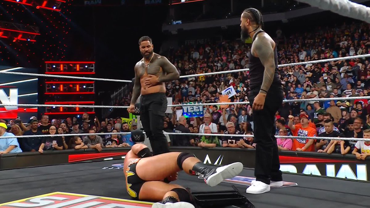 WHAT!?! 😲 LA KNIGHT SAVED JEY USO AND JEY REPAID HIM WITH A SPEAR??? What is going on with him?