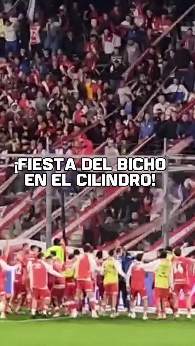 "ESTA ES LA BANDA DE LOS BICHITOS..." Fiesta total del plantel de Argentinos junto a su gente en El Cilindro tras derrotar 1-0 a Lanús por los cuartos de final de la #CopaArgentina.